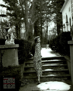 Chin_Vogue_Italia_April_1993_06.thumb.png.74bf74f06874320384b4035e87e58f08.png