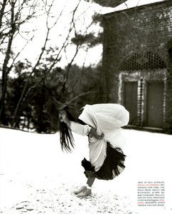 Chin_Vogue_Italia_April_1993_10.thumb.png.e6476469999eae345dcc5d857877693e.png