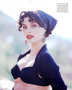 Chin_Vogue_Italia_June_1993_05.thumb.png.60586113d128830c5327a62895f5c7a2.png