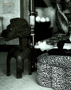 Chin_Vogue_Italia_June_1993_07.thumb.png.300d16278dea9b15d8e992b3fa14332d.png