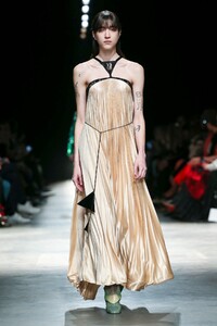 Christopher-Kane-RTW-FW20-London-1767-1581956805.thumb.jpg.9168d32f01a27aec050fbc5809314cb8.jpg