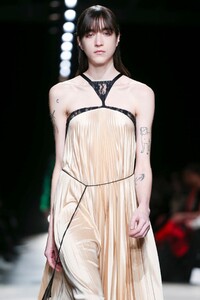 Christopher-Kane-RTW-FW20-London-1771-1581956807.thumb.jpg.b9e5c559b9dc3d38622373d05645cf73.jpg