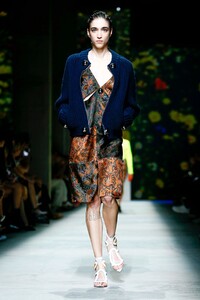 Christopher-Kane-RTW-SS20-London-7532-1568658653.thumb.jpg.2dfa7ccc047e4394538836619b602dcd.jpg
