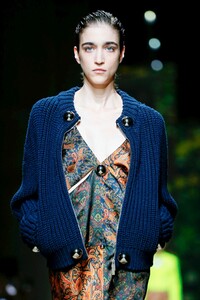 Christopher-Kane-RTW-SS20-London-7535-1568658654.thumb.jpg.c23a4aa6ca445d7cb320ac61433c0c87.jpg