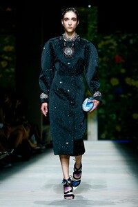 Christopher-Kane-RTW-SS20-London-8029-1568659125.thumb.jpg.abbb2c81d9c803dc64e689a25eeedb85.jpg