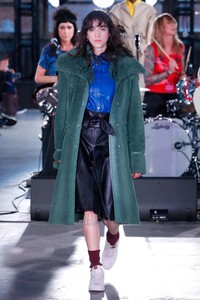 Coach-RTW-FW20-New-York-110229-1581452907.thumb.jpg.c8a9d4d097dd4d685a1e6e5795dbebc2.jpg