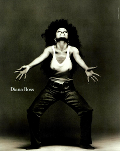Comte_Vogue_Italia_April_1993_03.thumb.png.c1a563b2b51db1225793c46a5dba62a0.png