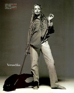 Comte_Vogue_Italia_April_1993_08.thumb.png.fce01b3f6e81dc2b18ae82e8b47f5402.png