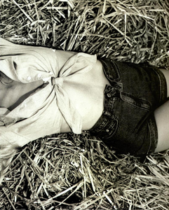 Comte_Vogue_Italia_April_1993_10.thumb.png.3ca1be73f5ef5cef1f5fbc5a99ab9bc8.png