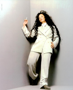 Comte_Vogue_Italia_July_1993_08.thumb.png.29a5d7dc7525e6c17c4be9281d2a1d27.png