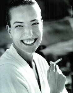 Demarchelier_Vogue_Italia_July_August_1989_03.thumb.png.e86c63aa849b04012d0af25dc81008e8.png