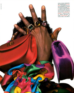 Dettagli_Chin_Vogue_Italia_August_1991_04.thumb.png.742c68b843377d61a020cc937c30f73d.png