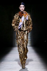 Dries-Van-Noten-RTW-FW20-Paris-0691-1582731429.thumb.jpg.afda29554c40dc1033b8865d3587db0e.jpg