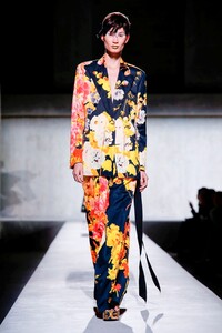 Dries-Van-Noten-RTW-SS20-Paris-7642-1569425485.thumb.jpg.0fad8b39fa2555670d57e4e3111fd6d4.jpg