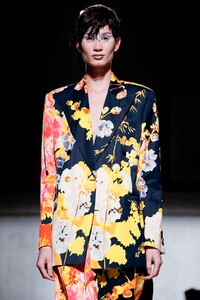 Dries-Van-Noten-RTW-SS20-Paris-7643-1569425487.thumb.jpg.1e0215e4a12fd1ac3899d62228a39d43.jpg