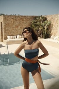 EVARAE_Elsa_Sustainable_Swimsuit_Blu_Tropico_Summer_2020.thumb.jpg.a5bd5b91433e6bf11653a1209d2c66cb.jpg