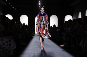 Fendi-Couture-FW18-Paris-2-2-1528050798.thumb.jpg.febe33f24d2ea53c96ad3dfd3f900cb0.jpg