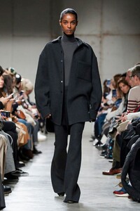 GAUCHERE-RTW-FW20-Paris-3711-1583240730.thumb.jpg.3727cbe059612a28593e33c548a6f39b.jpg