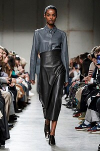 GAUCHERE-RTW-FW20-Paris-3812-1583241002.thumb.jpg.4df3269a29f92dcf74aa40e181e3c375.jpg