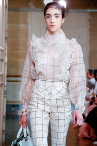 Giambattista-Valli-RTW-SS20-Paris-0252-1569853465.thumb.jpg.58d3737a0458be2ea1d42e196ef77a86.jpg