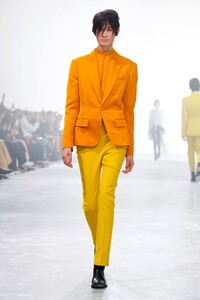 Haider-Ackermann-RTW-SS19-Paris-8135-1538215193.thumb.jpg.2686ba36d5ca95190a0f947d9719376e.jpg