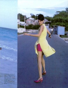 Hanson_Vogue_Italia_June_1991_10.thumb.png.ea4b6625f9daa699474158ff1e922c84.png