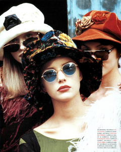 Hanson_Vogue_Italia_November_1993_06.thumb.png.39cc1c8eac20cbc8a9afa5c946cdbc35.png