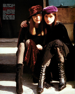 Hanson_Vogue_Italia_November_1993_09.thumb.png.5b070a8a2cf53ca0e24e84c4651a882f.png