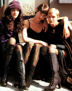 Hanson_Vogue_Italia_November_1993_10.thumb.png.4c319cb89388ba376fc74b8ad6f45b9c.png