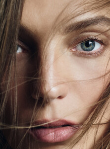 Harpers_Bazaar_UK-May_2016-Daria_Werbowy-by-Nico_Bustos-06.thumb.jpg.959c683adcae548555bc8f5c0181dbbd.jpg