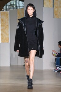 Heron-Preston-Menswear-FW20-Paris-9128-1579191767.thumb.jpg.9bd2ee9386375a79cb6459b9a25c2109.jpg