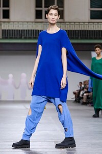 Issey-Miyake-RTW-FW20-Paris-0704-1583059424.thumb.jpg.ad8c4e1de1348c30ce477950cb6060c2.jpg