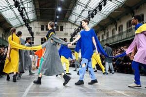 Issey-Miyake-RTW-FW20-Paris-3971-1583059297.thumb.jpg.eed4d8ce6574c6f82664d10a5c83c8ce.jpg