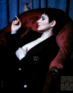 JB_Comte_Vogue_Italia_March_1993_06.thumb.png.23068fb55cbd6032e8feb9e997f27b7e.png