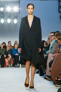 JW-Anderson-RTW-FW20-London-2058-1581945426.thumb.jpg.e76cc0e068507f79162fe490de1db84d.jpg