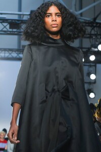 JW-Anderson-RTW-FW20-London-2083-1581945444.thumb.jpg.ae37034d89bd46d865e5f1515af1daba.jpg