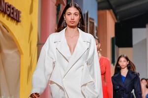 Jacquemus-RTW-FW19-Paris-0592-1551127088.thumb.jpg.410553a4b70758fb4eb876e16eb6da65.jpg