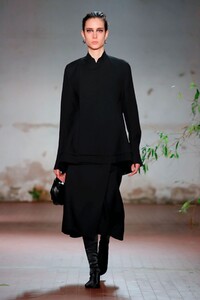 Jil-Sander-RTW-FW19-Milan-9665-1550688061.thumb.jpg.5ffbe8811990622e352c5faef4bd9a57.jpg