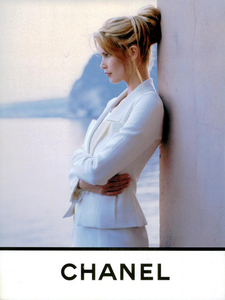 Lagerfeld_Chanel_Cruise_1995_02.thumb.png.d4ab4cf6bb5a0822e376cddee5ab12c3.png