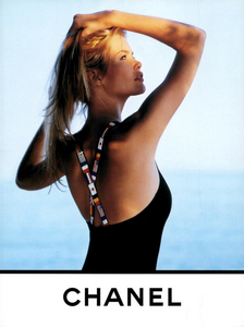 Lagerfeld_Chanel_Cruise_1995_03.thumb.png.289130fd3b7a4cf84aa4001486be5447.png