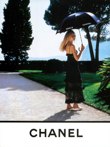 Lagerfeld_Chanel_Cruise_1995_04.thumb.png.2b4db35e0f7daf07cbba72aa40c0b5a8.png