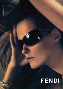 Lagerfeld_Fendi_Spring_Summer_2005_01.thumb.png.0cec03a6c8adae382f8276c2459414c1.png