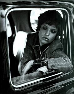 Le_Goues_Vogue_Italia_August_1992_04.thumb.png.3e8f0d36a86220c4367fc5a605f0440d.png