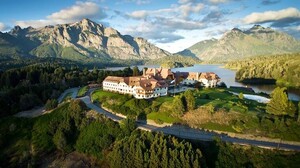 Llao-Llao-Hotel-aerial_big_bu.thumb.jpg.2480bb3dfefb913bef23fcf8f50fbded.jpg