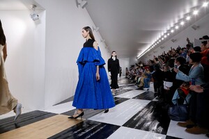 Loewe-RTW-FW20-Paris-0249-1582884771.thumb.jpg.ff0085ea81f2e81e742db72e627b3a7a.jpg