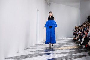 Loewe-RTW-FW20-Paris-9622-1582884096.thumb.jpg.f5463fc7401cccb6f79273a83a597a38.jpg