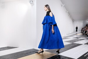 Loewe-RTW-FW20-Paris-9635-1582884104.thumb.jpg.66aecb368b7ecdf55a21685b30187e28.jpg