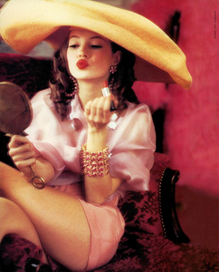Lolita_von_Unwerth_Vogue_Italia_April_1992_03.thumb.png.6f558d78aee76ac09abb2e354d19fb55.png