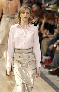 Louis-Vuitton-Spring-2002-023-Hannelore-Knuts.thumb.jpg.736d225ffeca25f07d81483a92921b4c.jpg