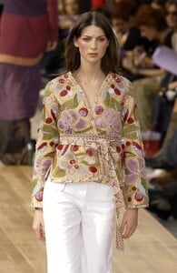 Louis-Vuitton-Spring-2002-091-Caitriona-Balfe.thumb.jpg.715c4eb2c10cd89ba50180cd7499ff4a.jpg